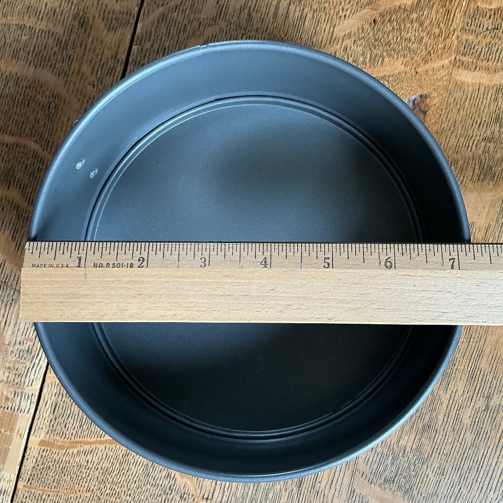 Wilton Spring Form Baking Cake Pans Set of 4 Round - Picture 10 of 14